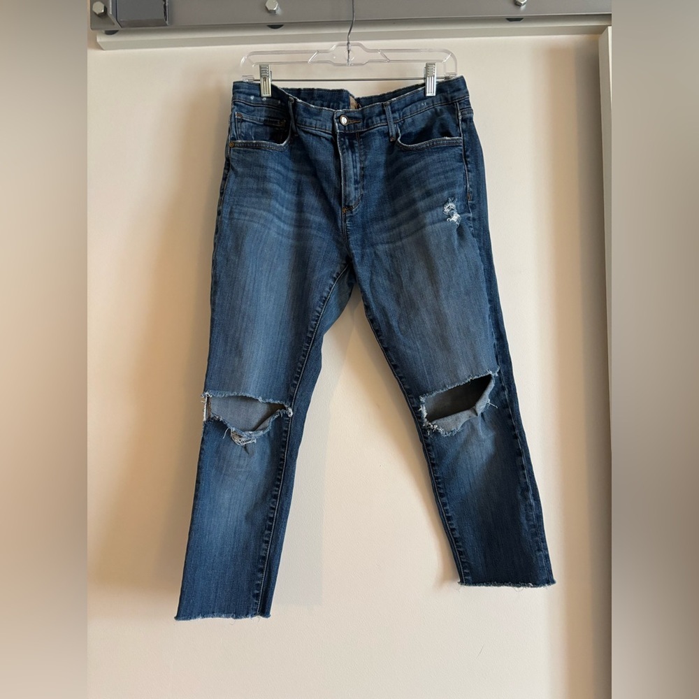 Driftwood Marilyn Distressed Blue Jeans size 32